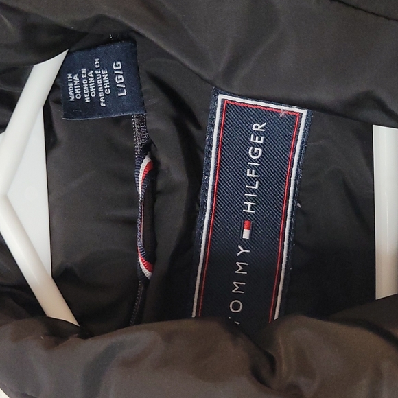 Tommy Hilfiger Womens Black Puffer Coat. - Picture 4 of 11